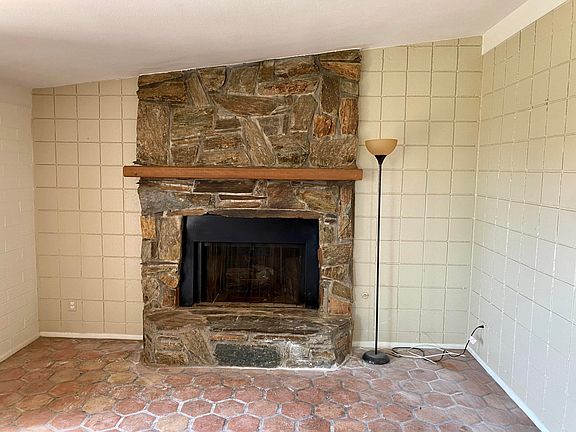 4th image of 3549 W Lawrence Ln