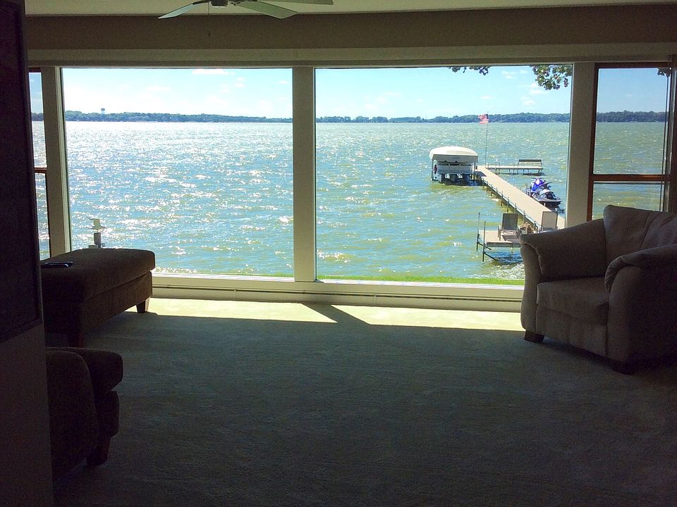 1st image of 609 N Shore Dr
