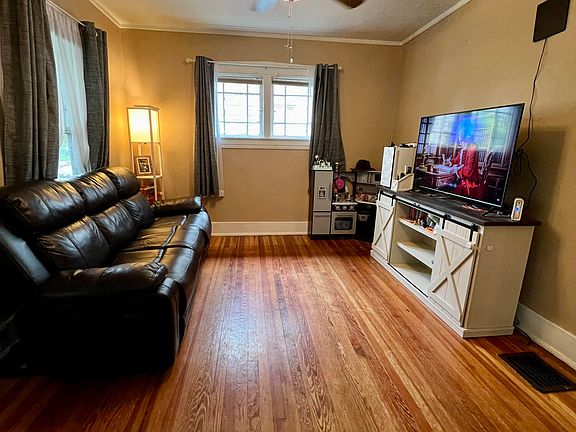 4th image of 521 E Brandeis Ave