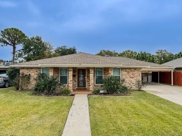 85 Sedgefield Dr, Harahan, LA 70123