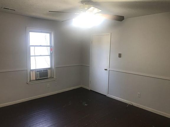 2nd image of 911 Goss Ave