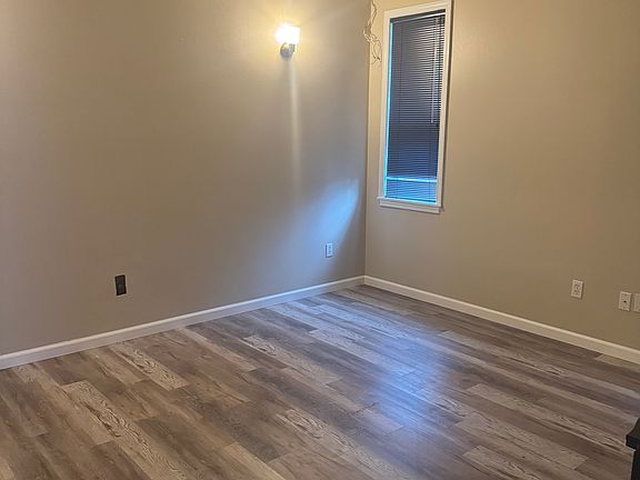 4th image of 10516 59th Ave E