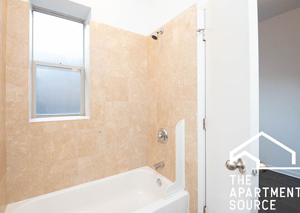 1st image of 5058 N Winthrop Ave #2