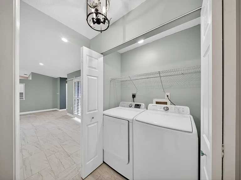 1567 Pheasant Walk #B — Photo 18