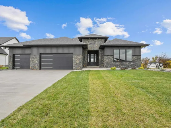 352 Madison Dr, Riverdale, IA 52722