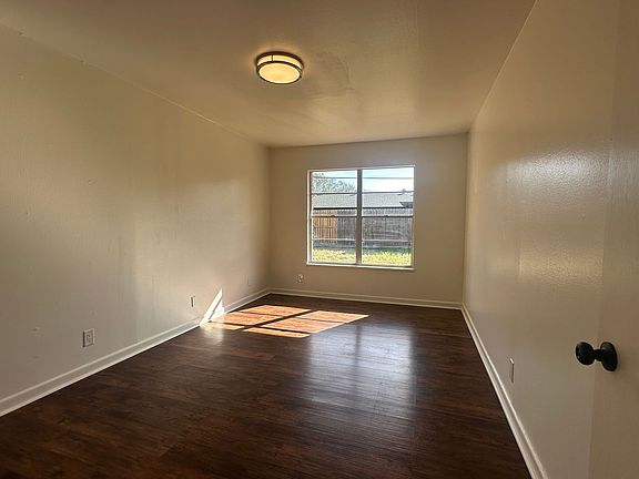 2nd image of 425 Parade Dr