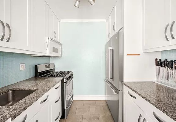 5th image of 161 E 91st St APT 3C