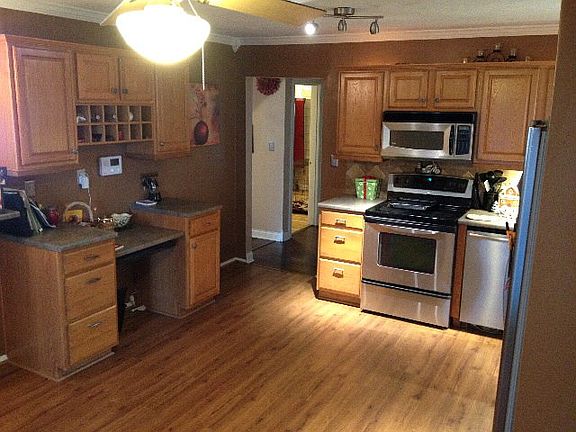 2nd image of 3423 Hawthorne Dr