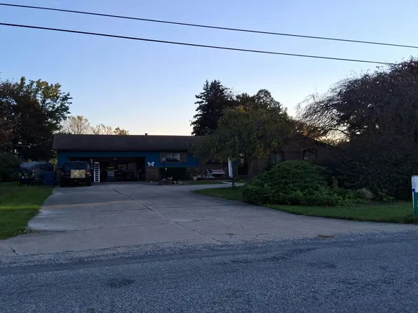 1303 W Erie Rd, Temperance, MI 48182
