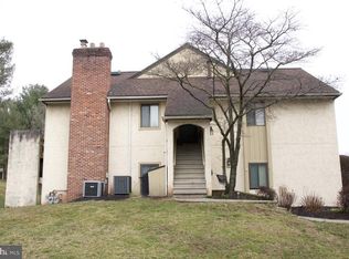 8 Pine Woods Ct, Reading, PA 19607