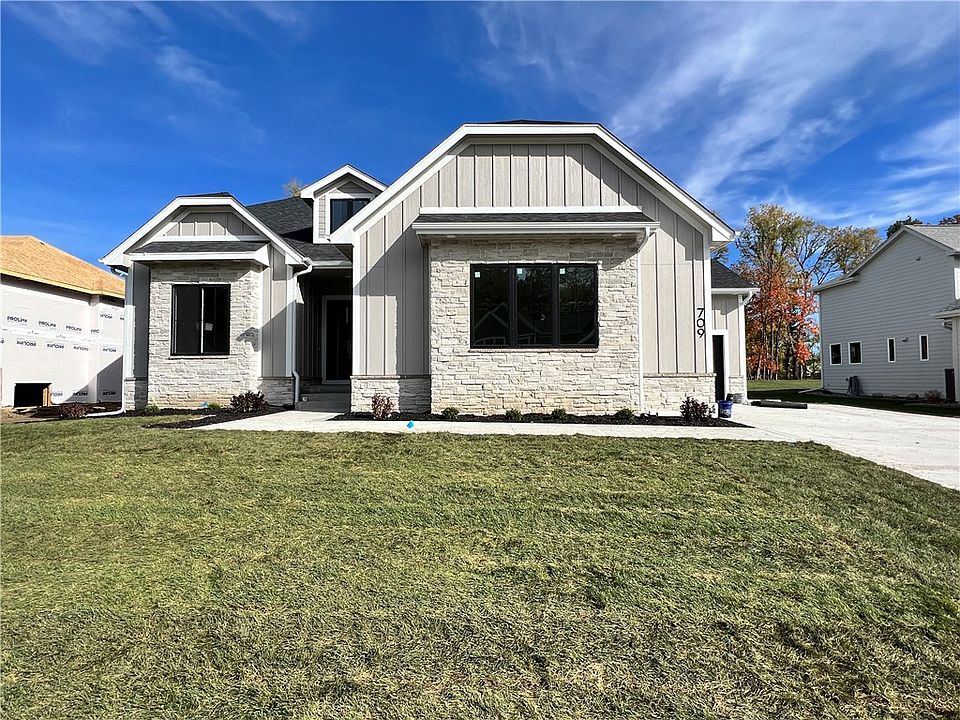 1st image of 709 Pelican Dr