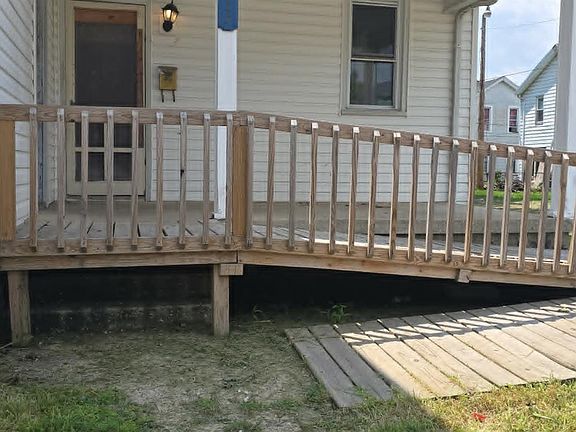 2nd image of 913 Sycamore St