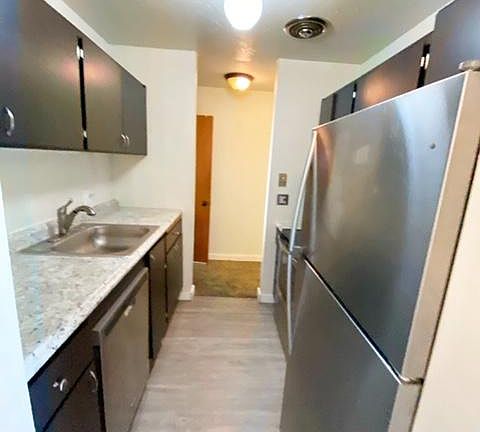 4th image of 100 Lafayette Ave N #202