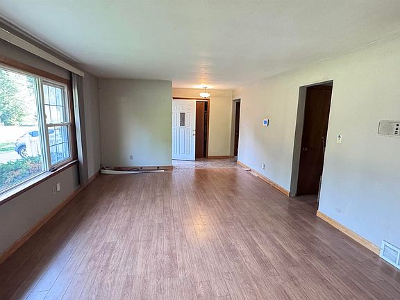 4th image of 3131 E Enos Ave