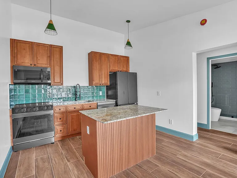 Australian Pines Apartments — Photo 14