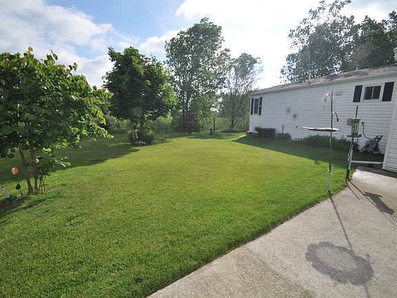 3rd image of 674 Aspen Grv