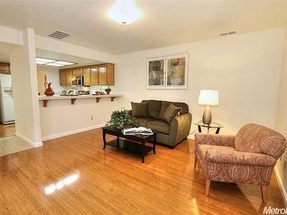 5th image of 2122 University Park Dr