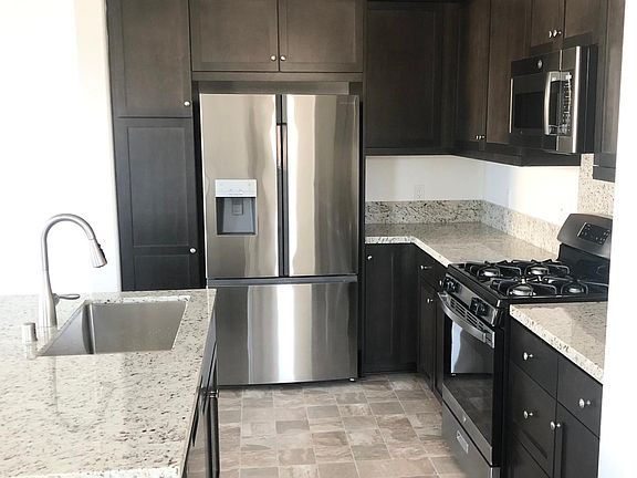 4th image of 34495 Algarve Ave #6