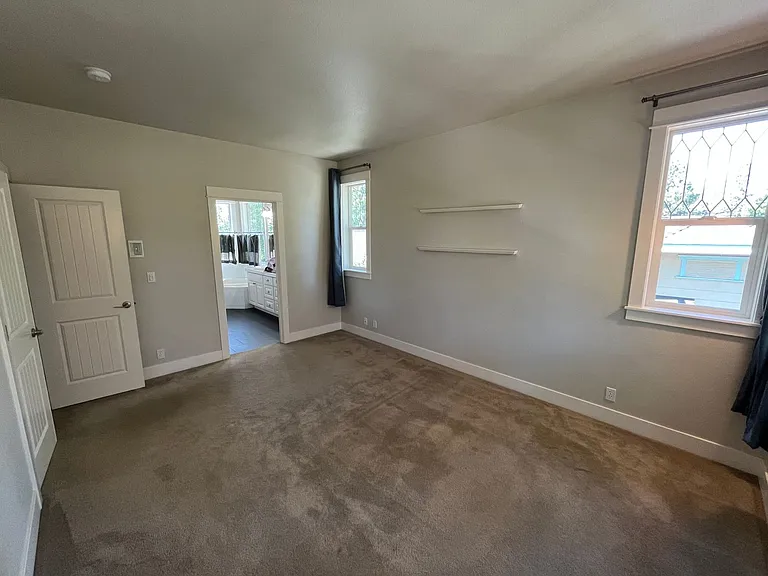 2473 NW Sacagawea Ln — Photo 9