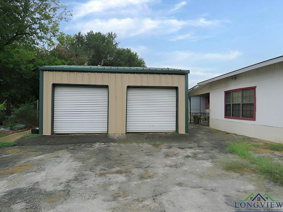 2nd image of 1214 Latham Ln