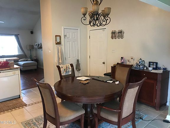 3rd image of 16485 Heatherwood Dr