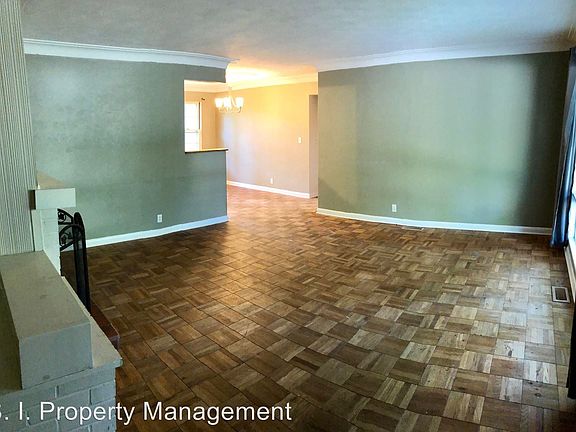 3rd image of 705 S Dixon Ave
