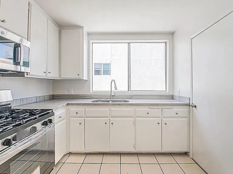 2 bed, 2.0 bath, 1000 sqft, $1,964 — Photo 3