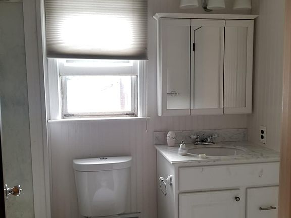 4th image of 1319 Bay Ave