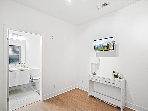 4th image of 10833 Riverton Ct