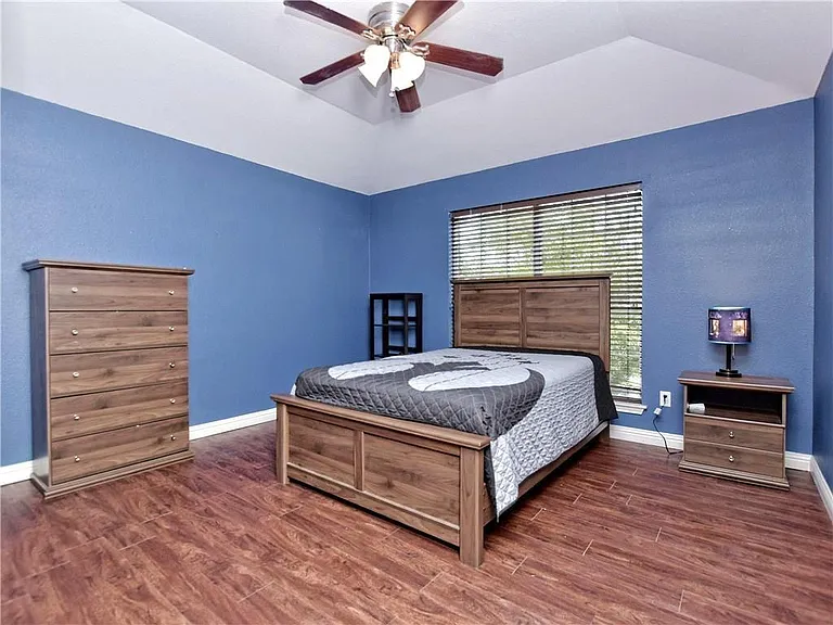 1802 Greenside Trl — Photo 12