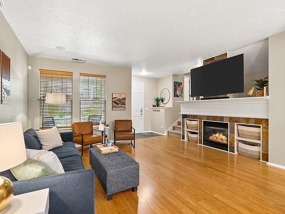 3rd image of 6549 NE Rosebay Dr