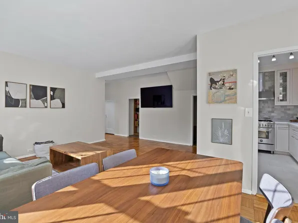 3363 Martha Custis Dr, Alexandria, VA 22302