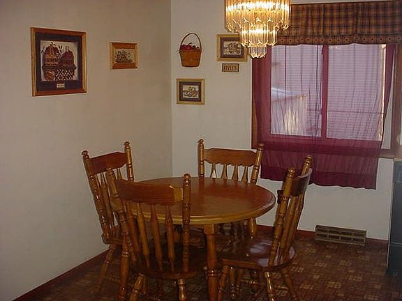 5th image of 883 Caravelle Dr