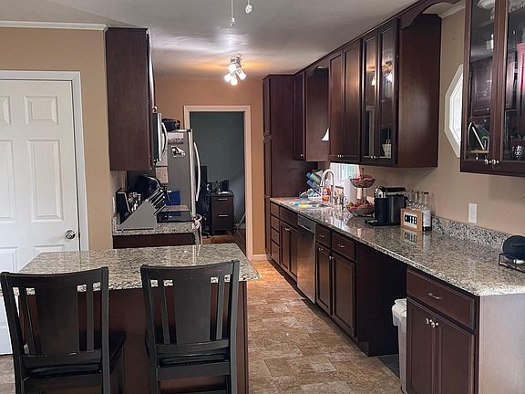 2nd image of 3644 Dennis Ln