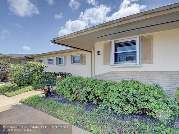 3rd image of 2561 Barkley Dr W #2561