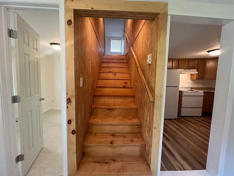 328 Tyrone St — Photo 26