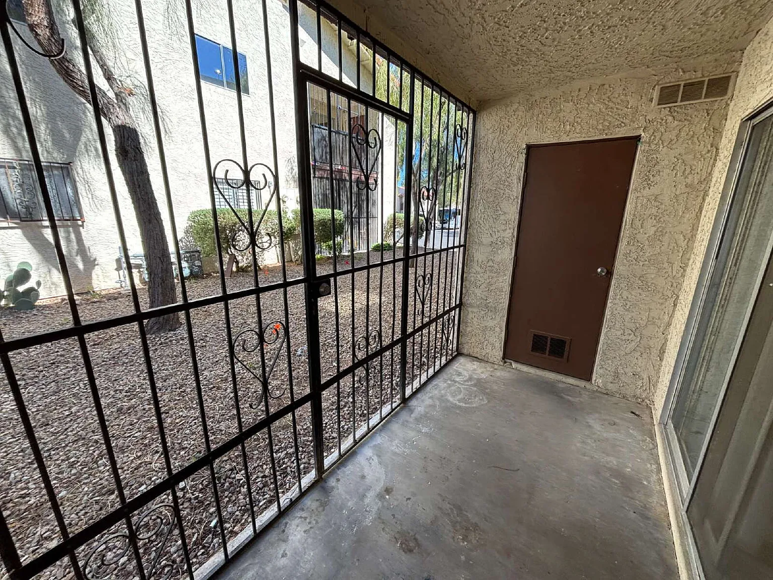 2 bed, 2.0 bath, 922 sqft, $1,120 — Photo 4