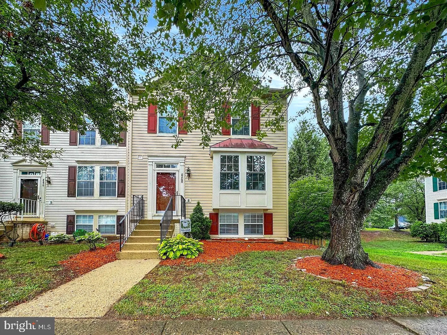 4 bed, 3.5 bath, 1824 sqft, $2,990 — Photo 1