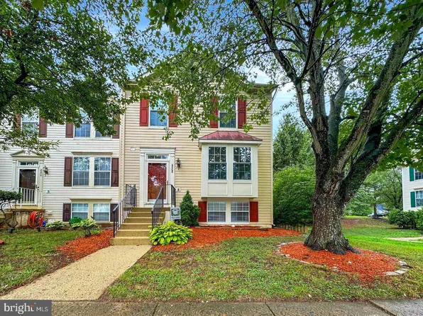 8268 Vermont Pl, Manassas, VA 20111