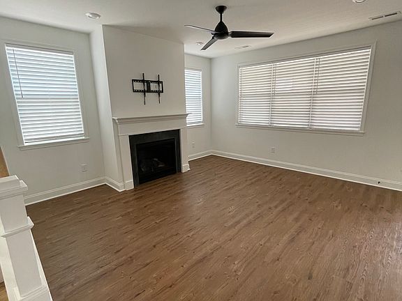 4th image of 828 Wharton Ave