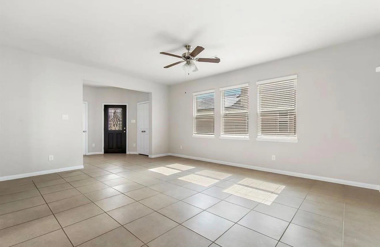 3 bed, 2.0 bath, 1413 sqft, $2,150 — Photo 3
