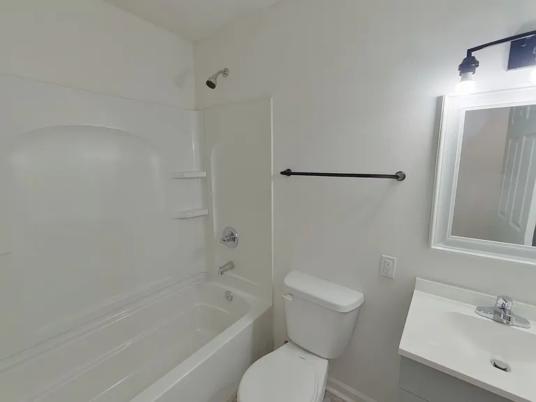 539 N Summitlawn St — Photo 12