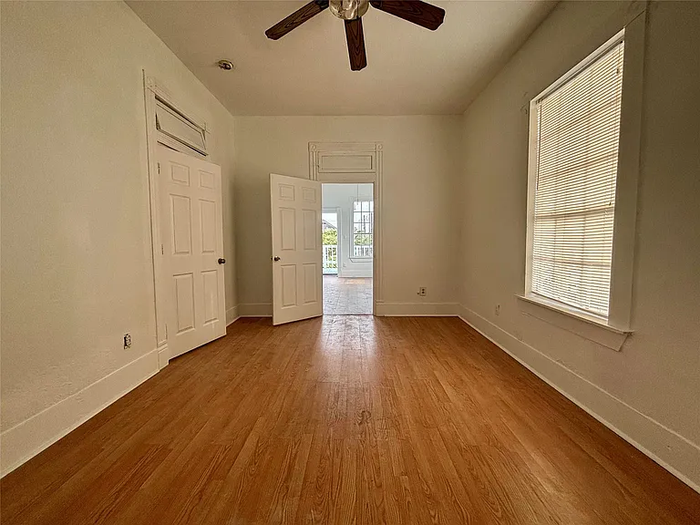 3410 Sealy St — Photo 11