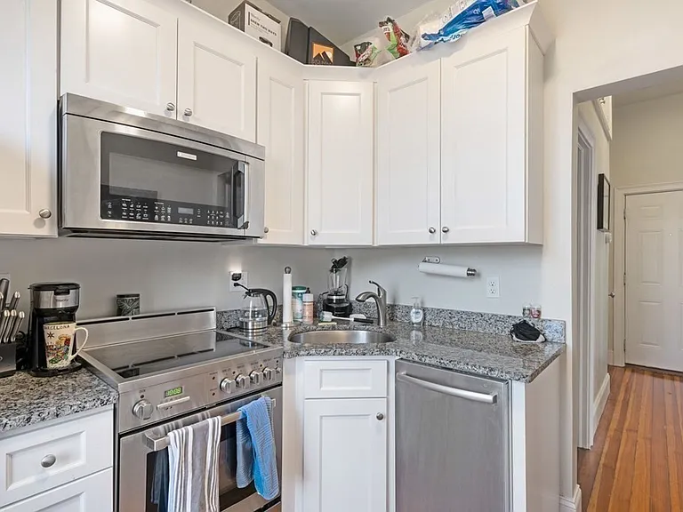 14 Gloucester St #3B — Photo 4