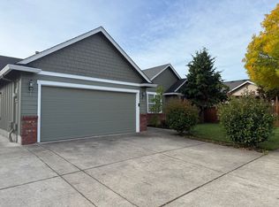 6020 Landmark Ln, Eugene, OR 97402