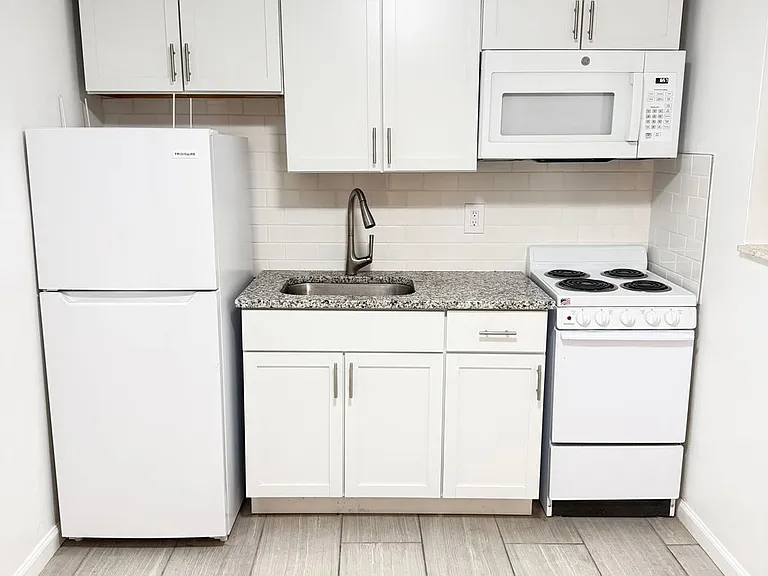 334 S Broadway #2 — Photo 1