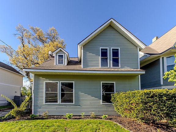 2nd image of 832 Sigsbee St SE