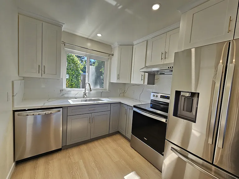 2055 Aldengate Way #4 — Photo 7