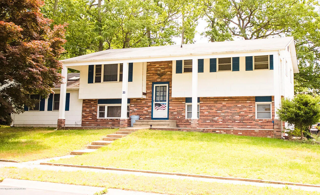 33 Princeton Dr photo 1