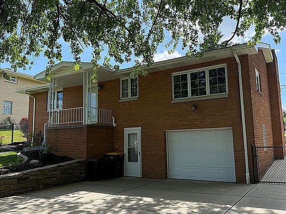 3rd image of 411 Belrose Dr